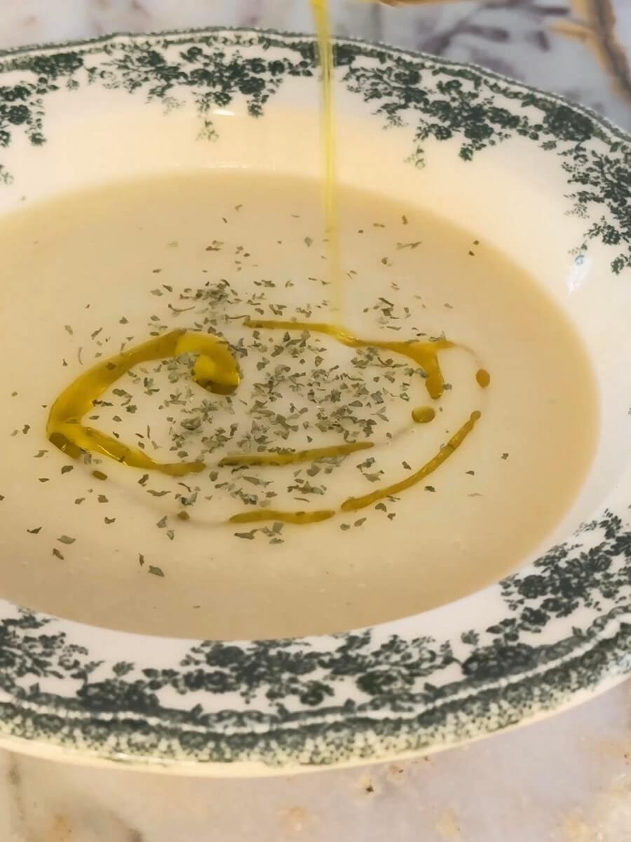 מרק בטטה לבנה וכרישה